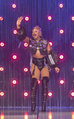 AimeeYonceShennelLipSyncLook