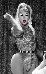 The Queens Look