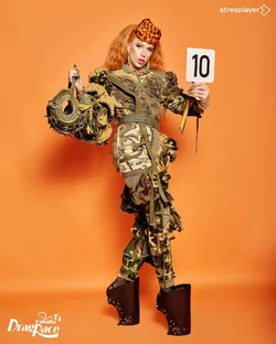 MissKhristoAnaLockingLook