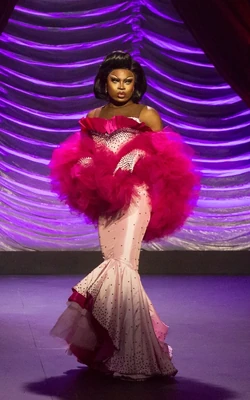 LunaDuBoisShowgirlLook