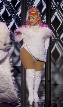 MegamiFinalePerformanceLook