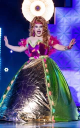 HannahCondaDragsToRichesLook.jpg (705 kB) Look de 'Drags To Riches Eleganza'