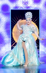 HannahCondaUKvsTW2EntranceLook.jpg (637 kB) Look de entrada