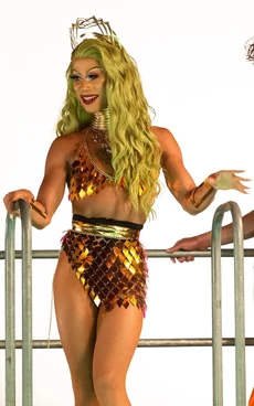 MissAbbyEntranceLook