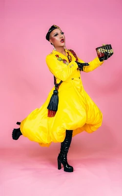 MadameYokoDownpourLook