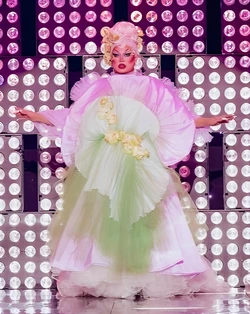 LadyKeroFlowersLook