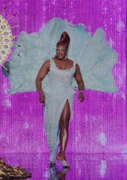 SapphiraCristálS17MissCongenialityAwardingLook