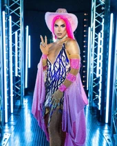 TaigaBravaNoPlaceLikeHomeLook.jpg (340 kB) Look de 'No Place Like Home'
