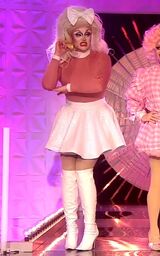 Look de la actuación de "UK, Hun'?"