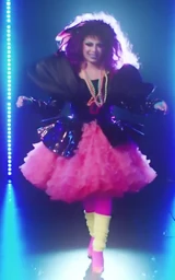 Look de 'Turn Back Time' – Los años 90 (reveal)