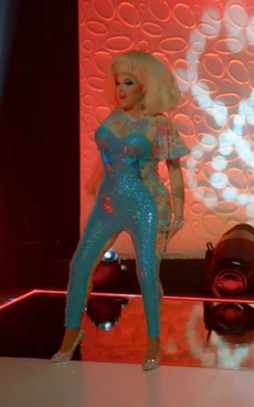 KarenQueensDownUnderLook