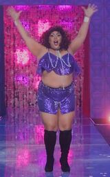 Look de la actuación de "Pop Off Ate"