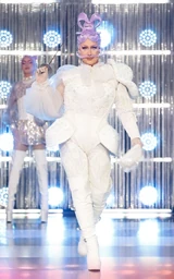 NehelleniaMakeoverLook.jpg (275 kB) Drag nello Sport Look