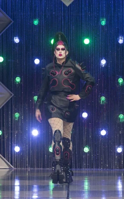 SisiSuperstarMeMyselfandILook