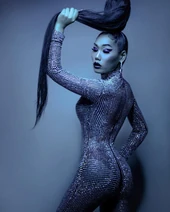 Look no emitido de 'Curves and Swerves: Padded for the Gods'