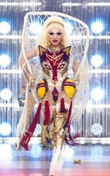 LaDiamondMakeoverLook.jpg (366 kB) Drag nello Sport Look