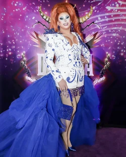 LizaZanZuzziLMD6PurpleCarpetLook