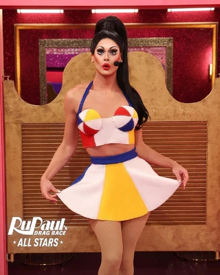 ScarletHalfTimeShowLook