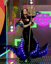 La Muy Máxima Look (Reveal)