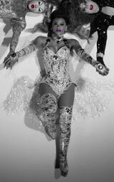 The Queens Look