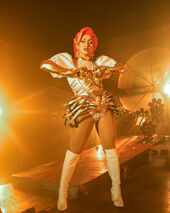 Drag Den Music Video Look