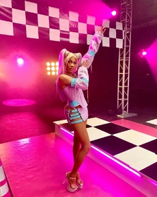 RobinFierceRuVealLook