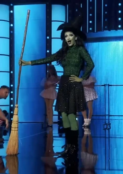 SuzieTootRusicalLook