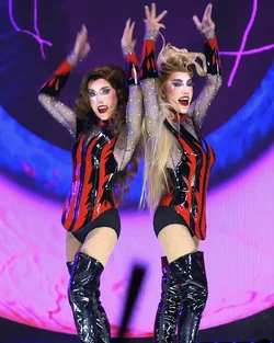 IsabellayCatalinaFinaleLook2