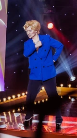 Look de 'Night of a 1,000 Angies'