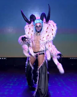 AviescWhoLMD6JudgeLook