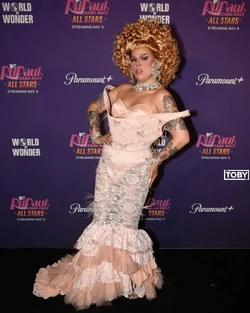 AjaAS10PremierePartyLook