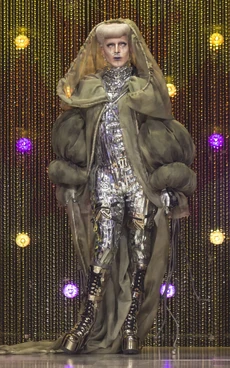 GisèleDystopianLook