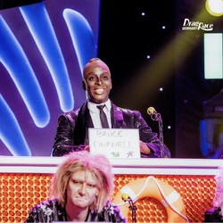 KellyHeeltonSnatchGameLook