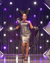 Supermodel of the New World Look