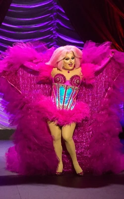 KittenKaboodleShowgirlLook