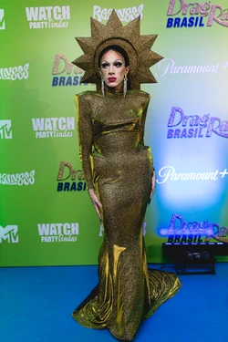 DivaMoreFinaleWatchPartyLook