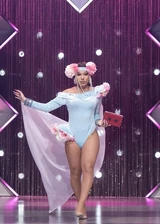 EboniLa'BellePerpWalkLook.jpg (141 kB) Look de 'A Perp Walk to Remember'