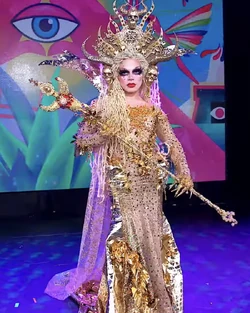 FifíEstahLMD6JudgeLook