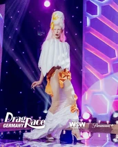 MetamorkidDinnerIsServedLook.jpg (344 KB) Dinner is Served Look