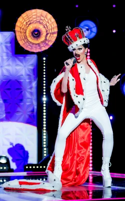 VickiVivaciousPopIconLook