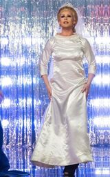 Maxima: the Rusical Look 2 – Máxima, The Temptress