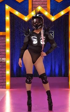 VanityVainEntranceLook