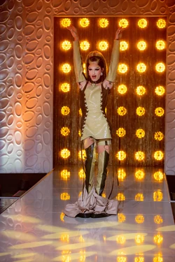 MaxDragQueenDoubleDressingLook2