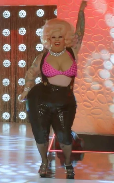 MaxiQueensDownUnderLook