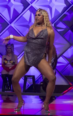 SanjinaDabishQueenLipSyncLook