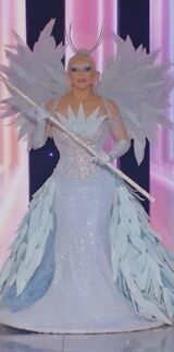 Successor Crowning Look