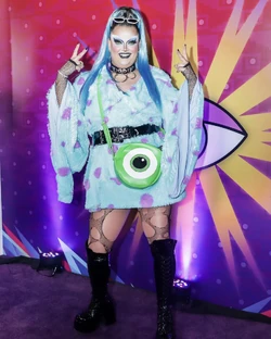 IrisXCLMD6PurpleCarpetLook