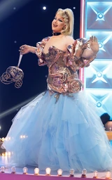 NehelleniaEleganzaExtravaganzaLook.jpg (257 kB) Eleganza Extravaganza Look