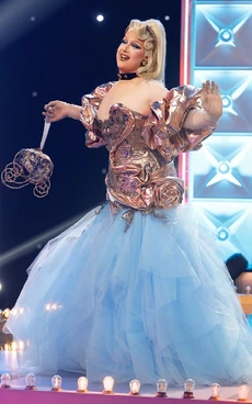 NehelleniaEleganzaExtravaganzaLook