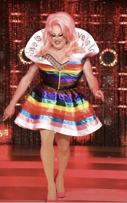 Nina West - Wikipedia